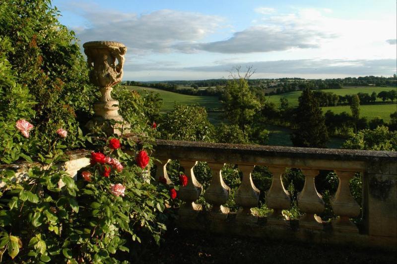 Chateau De Larroque Gimont Bagian luar foto